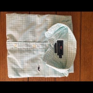 Vineyard vines performance lightweight button down